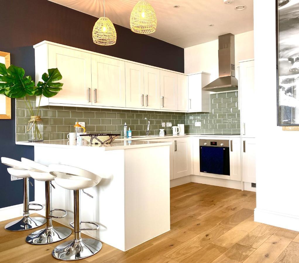 Stunning 2 Bed Apartment Sea Views And Parking Worthing Kültér fotó