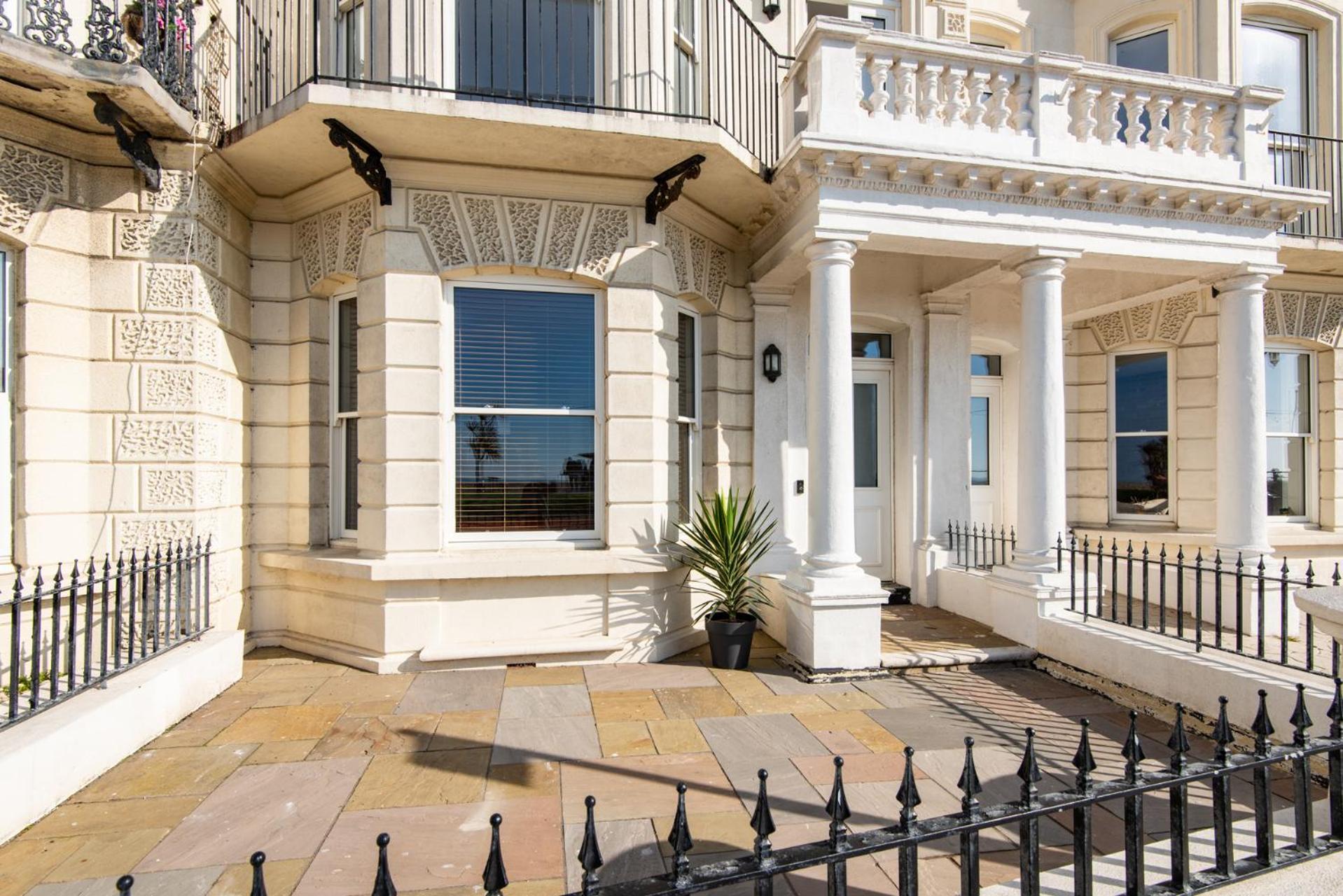 Stunning 2 Bed Apartment Sea Views And Parking Worthing Kültér fotó
